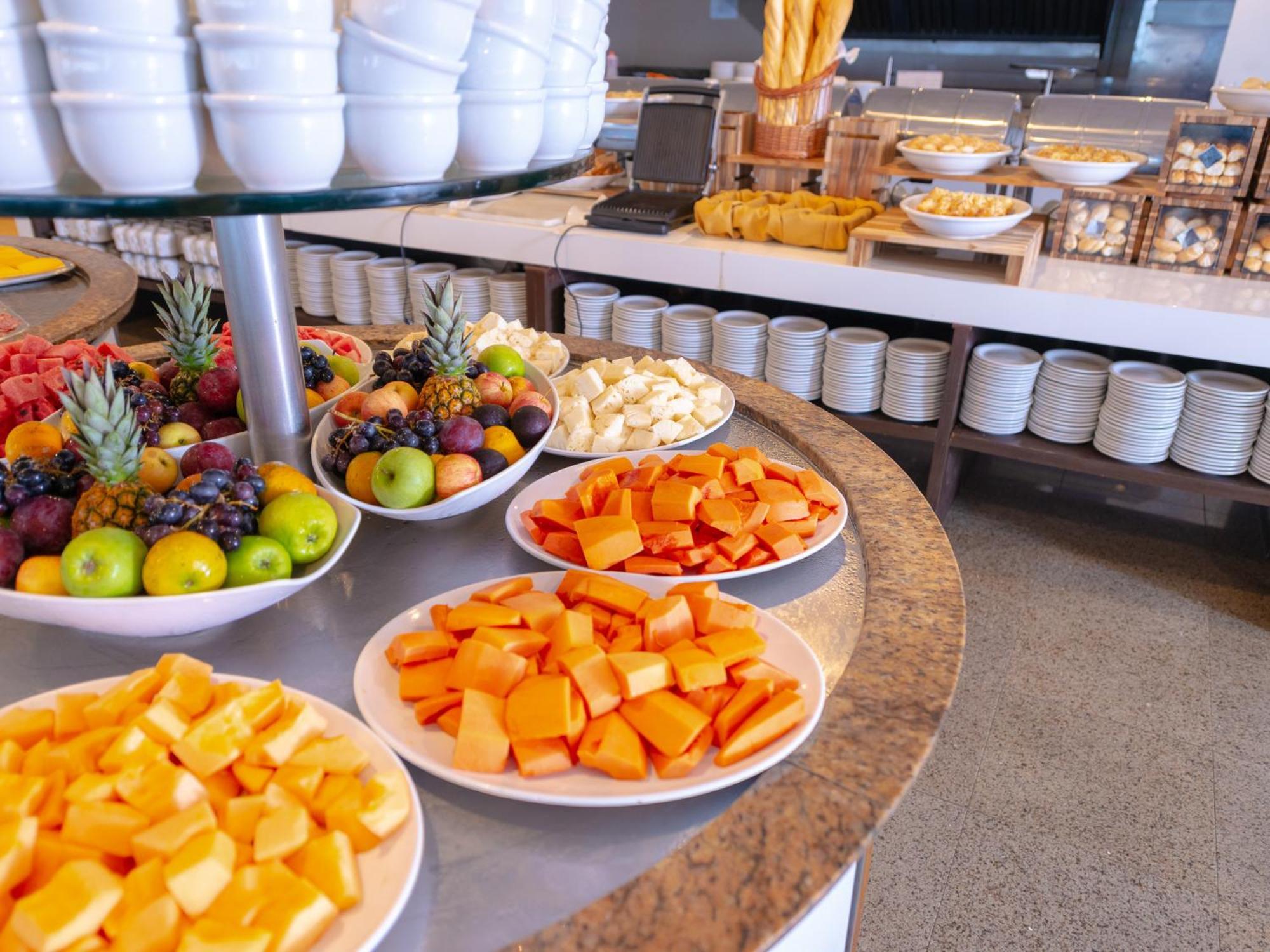 Ocean Palace All Inclusive Premium Natal Exterior foto Fruit at a buffet